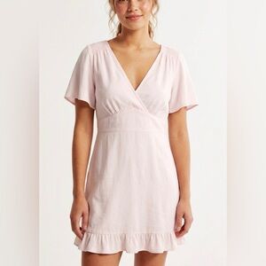 Abercrombie & Fitch Pale Pink Smocked Back V-Neck Ruffle Hem Mini Dress Size M
